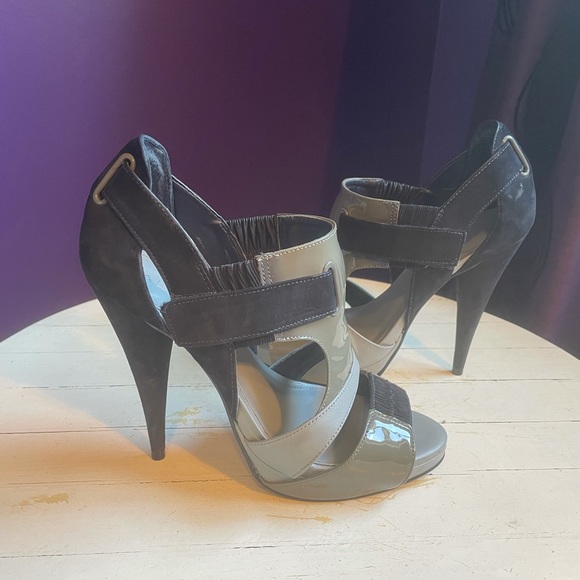 Two Tone Grey & Black Heel - Picture 2 of 7